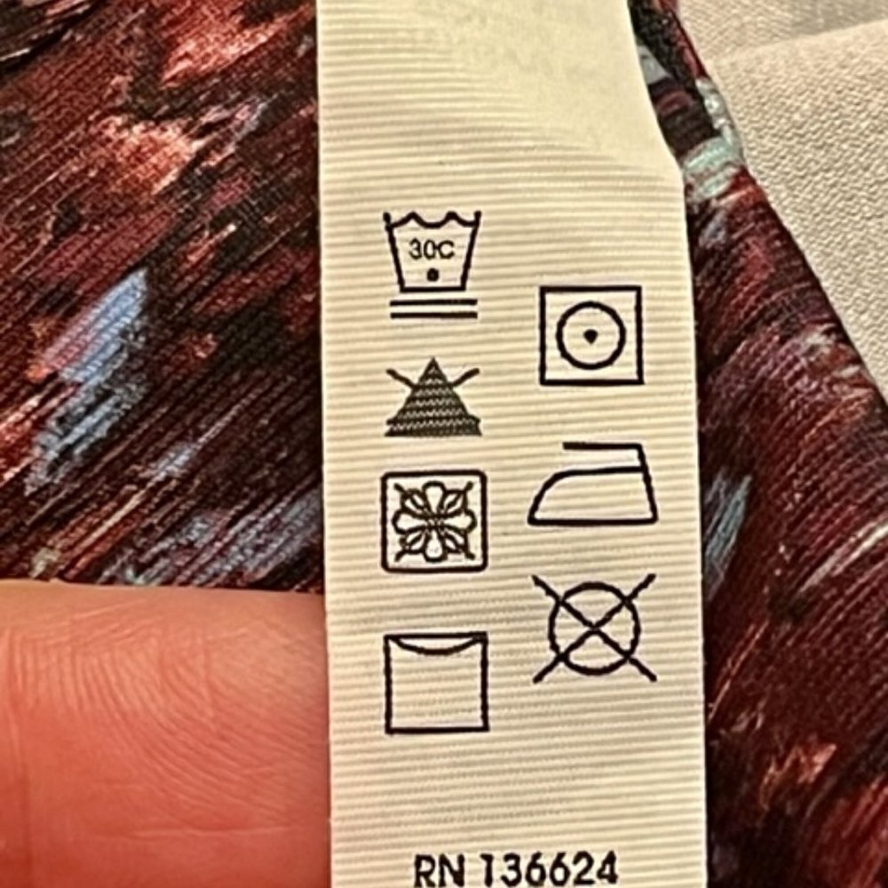Manduka NWOT Women's Yoga Legging Essential Capri in Adaptation Print Burgundy M - Picture 11 of 14